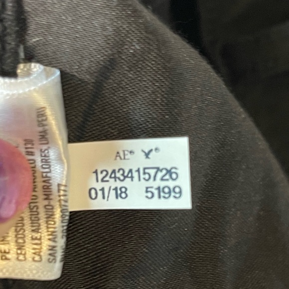 American Eagle Black Denim Mini Skirt Button Fly Raw Frayed Hem Women’s Size 8 - Picture 7 of 11